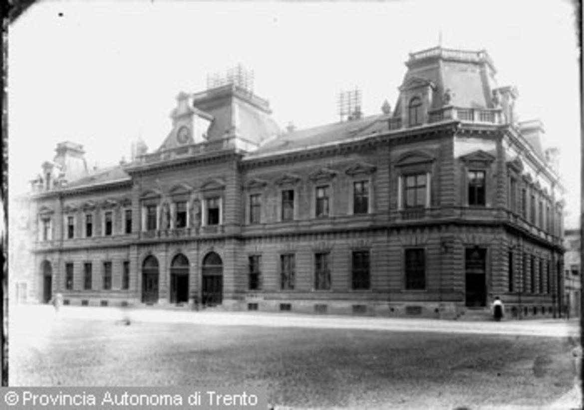 Trento Piazza A Vittoria Palazzo Delle Poste Trentino Cultura