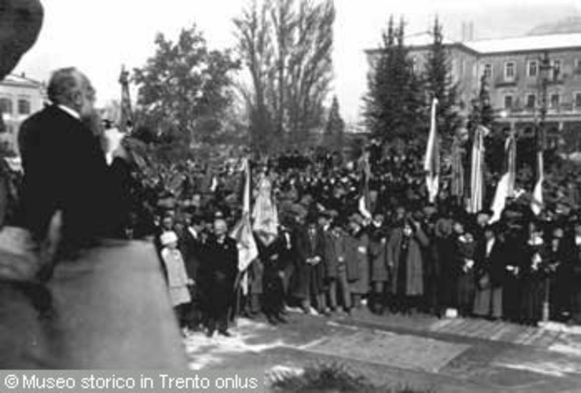 Trento Piazza Dante Cerimonia In Occasione Del Ripristino Del